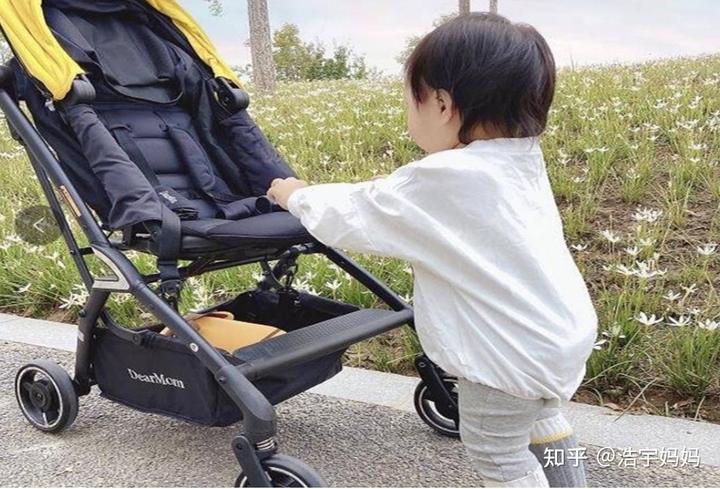 鲍威尔称美联储或需调整政策立场 市场解读为降息信号