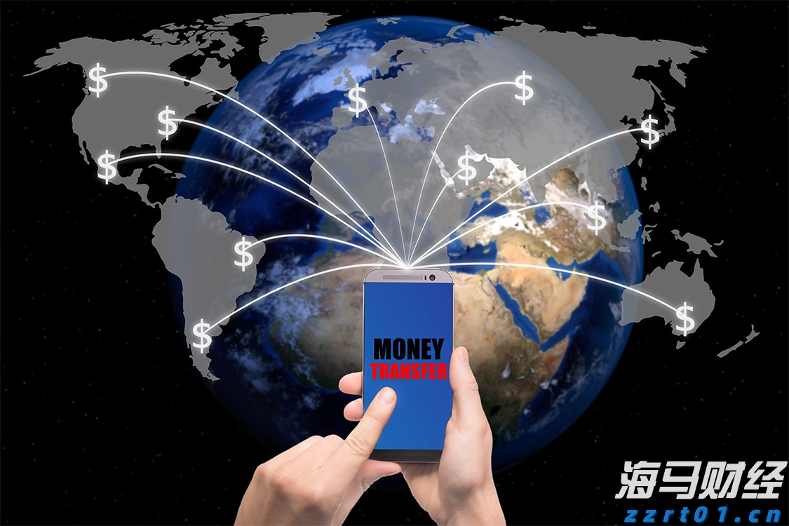 大阪世博会中国馆举行升旗仪式，五星红旗迎风飘扬！
